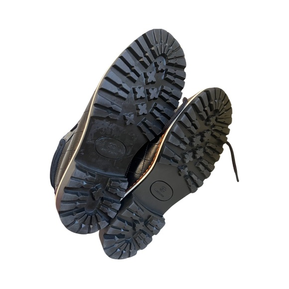 Chanel combat black leather quilted lace up boots - Picture 6 of 11